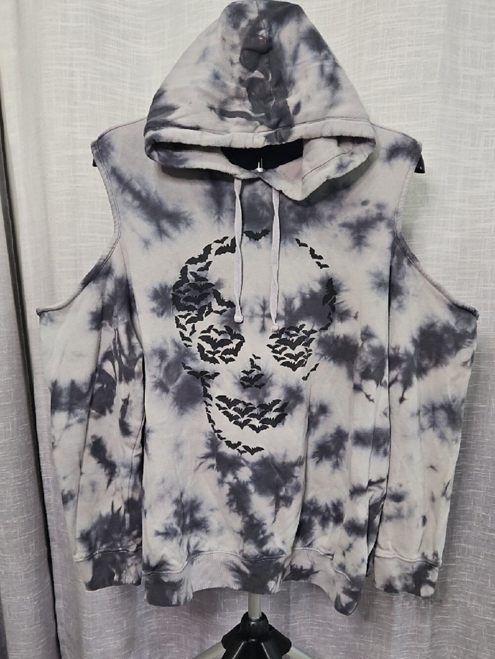 torrid Cold Shoulder Hoodie with Bat Skull Graphic - Picture 3 of 9